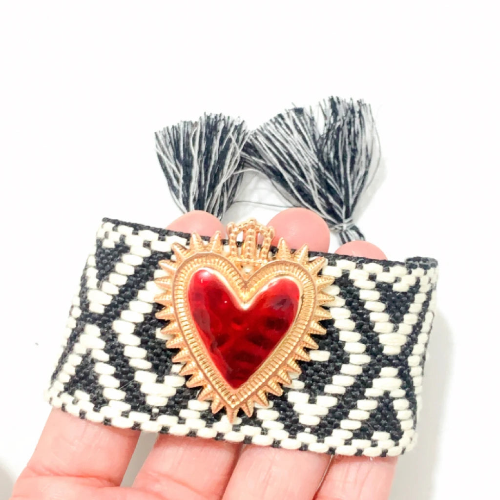 Golden Sacred Heart Bracelet – Adjustable Cotton Rope Christian Jewelry for Women - Image 12